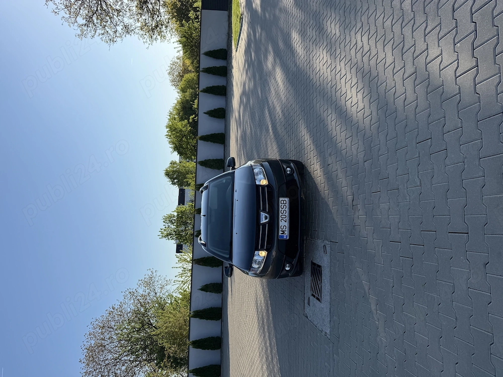 Vând Dacia Logan