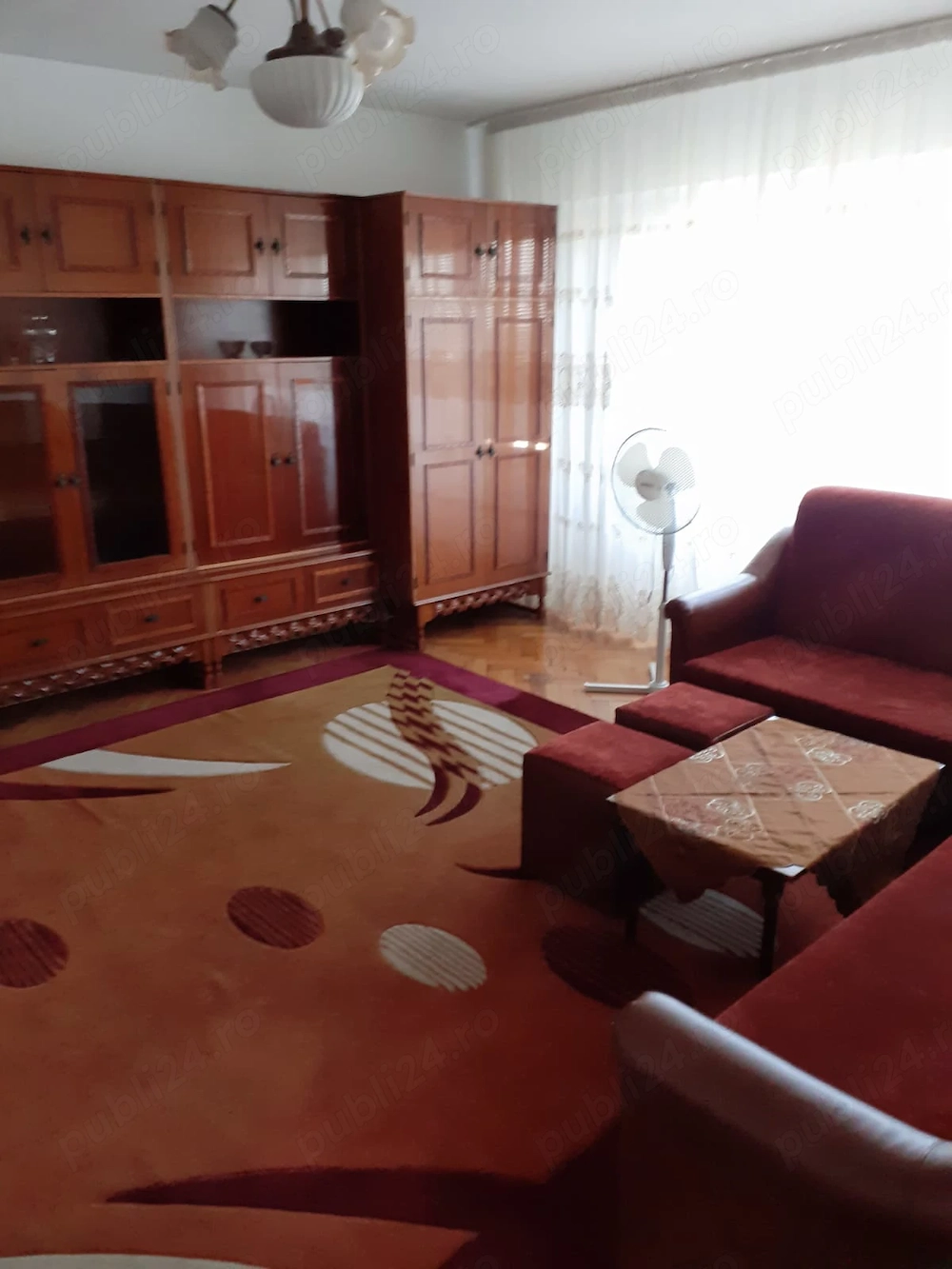 inchiriez apartament 2 camere,zona Iulius town