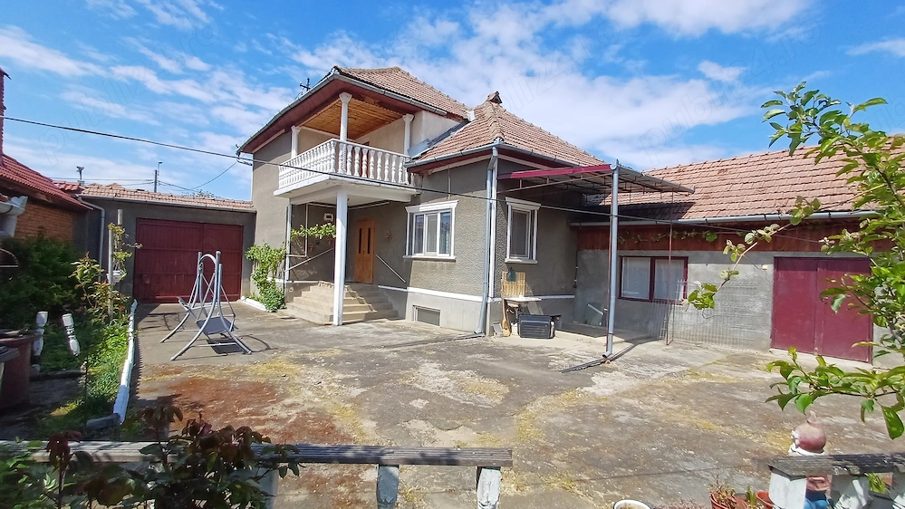 Casa de vanzare în Vinerea (Cugir)