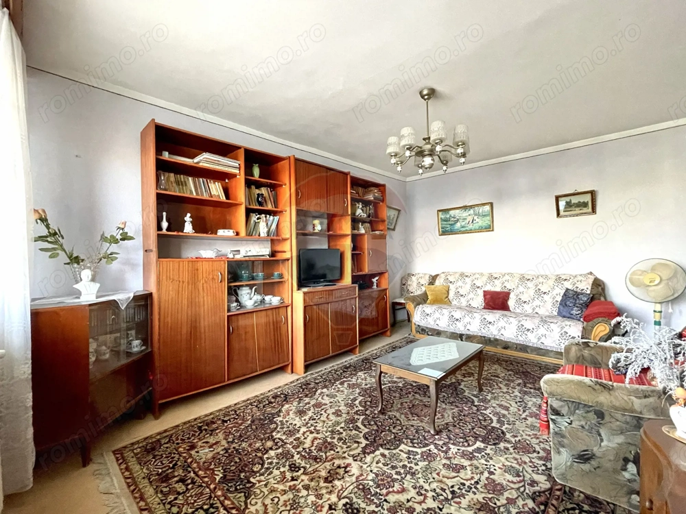 Apartament cu 3 camere de vânzare -  Casa de Cultura