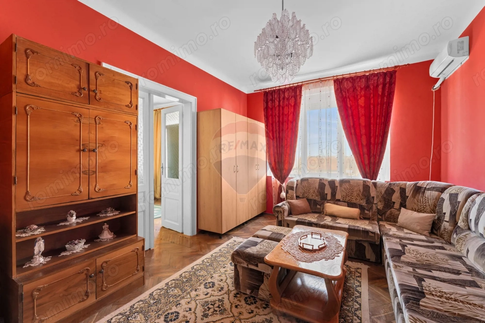 Apartament 2 camere, loc de parcare, teren propriu,strada Constituției