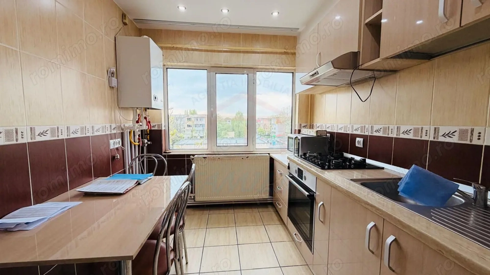 De vanzare Apartament 3 camere Tiglina 3, Galati, 75mp, et.4/4