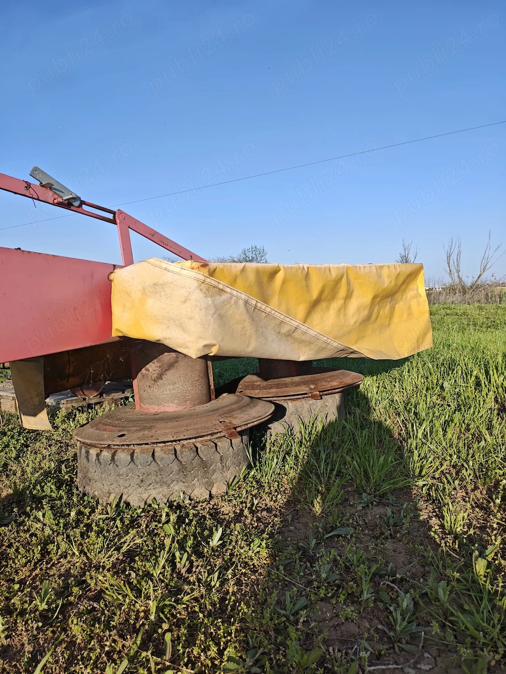 Utilaje agricole tractor.