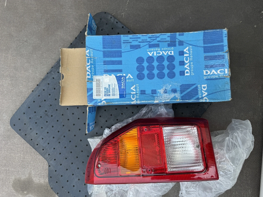 Lampa dreapta noua Dacia Break 1310