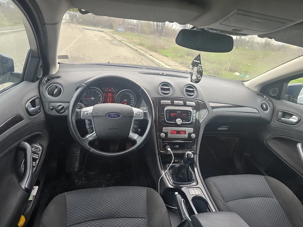vand ford mondeo model Ghia