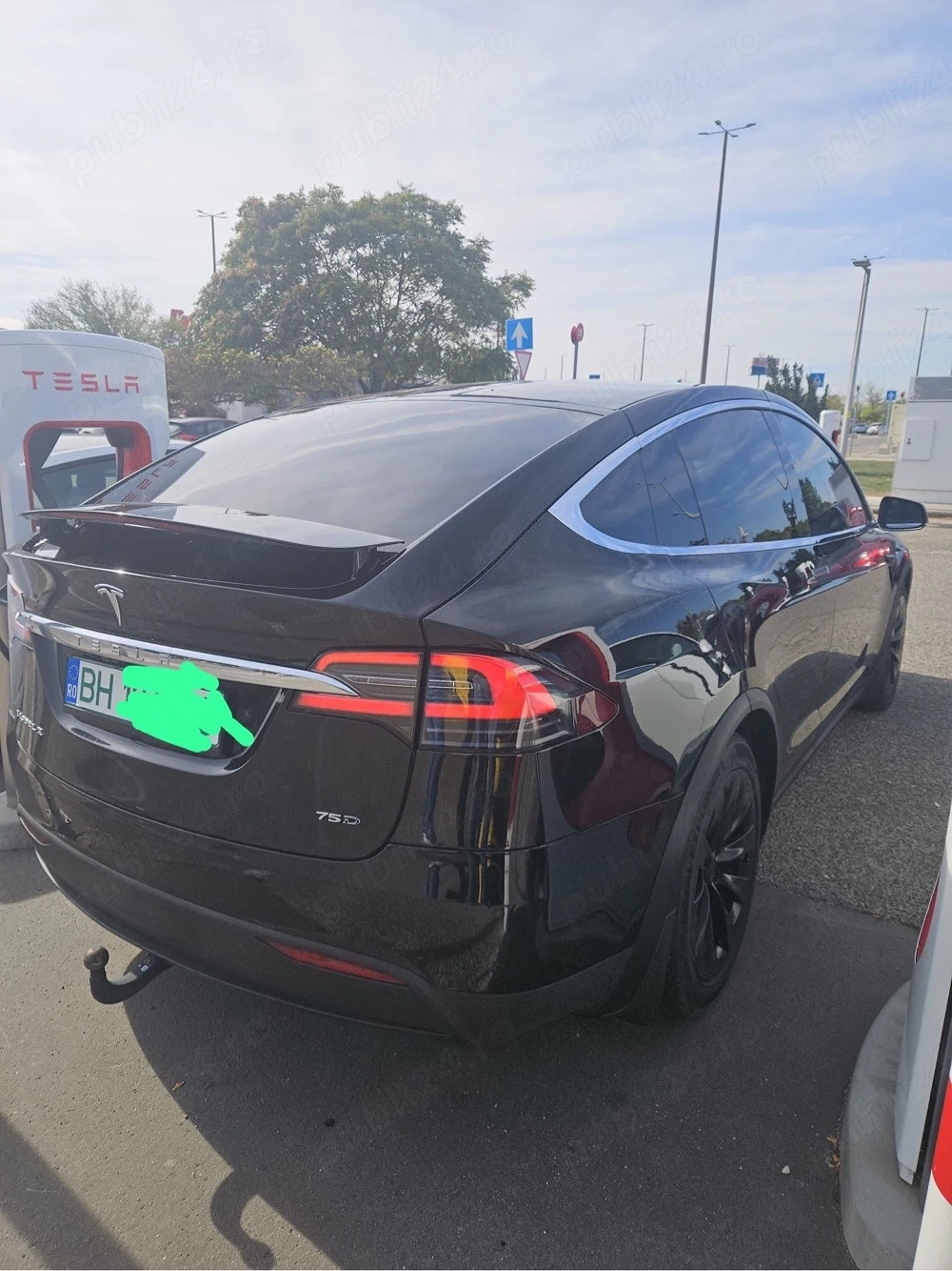 Tesla Model X free supercharger