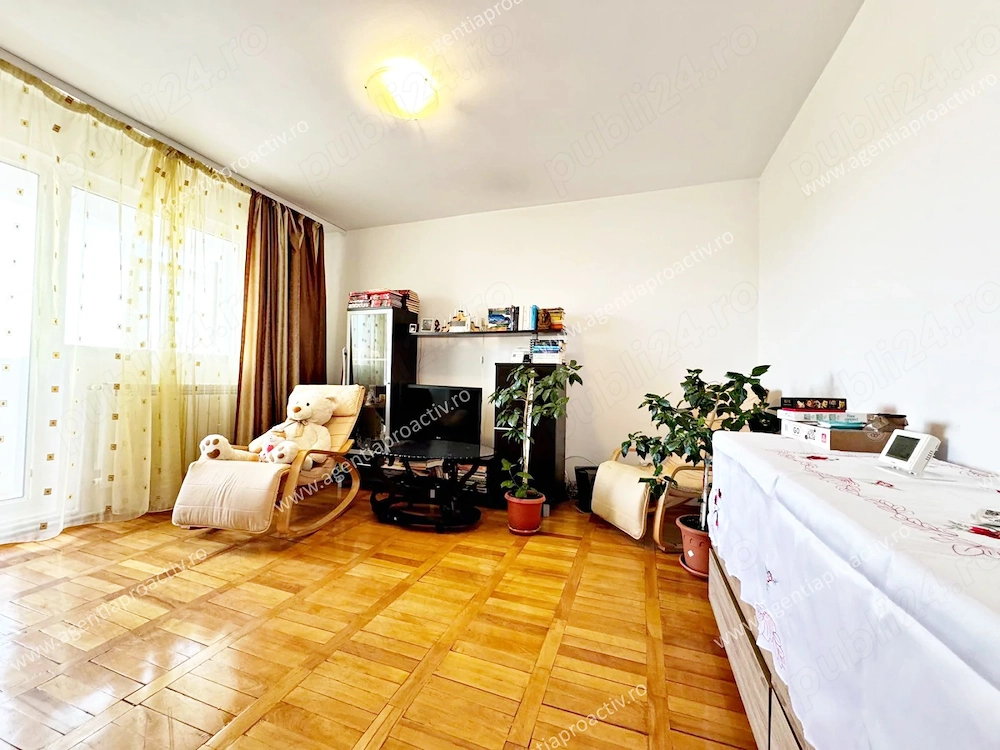 Apartament cu 2 camere decomandat, in zona Port, 3 balcoane!