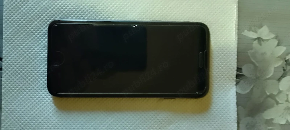 Vând iPhone 8 