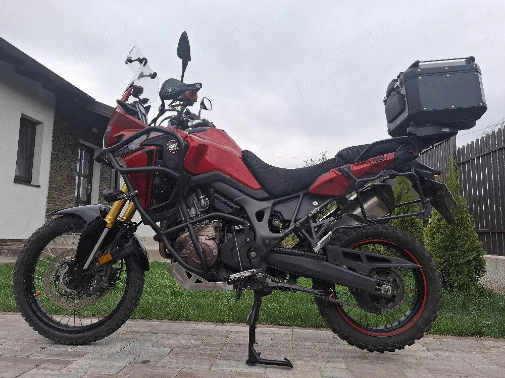 Vând Africa Twin 1000 manuala 2017