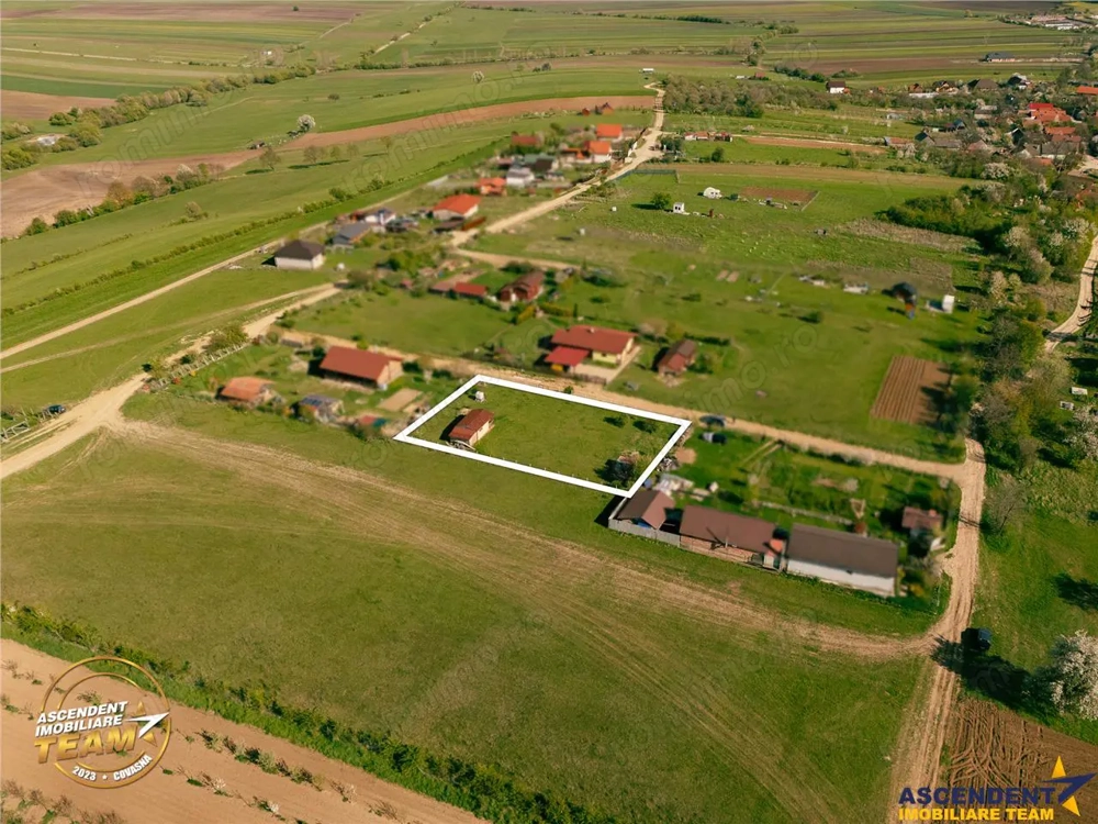 Cauti liniste aproape de oras? Teren 1.500 mp cu casuta in Calnic, Covasna