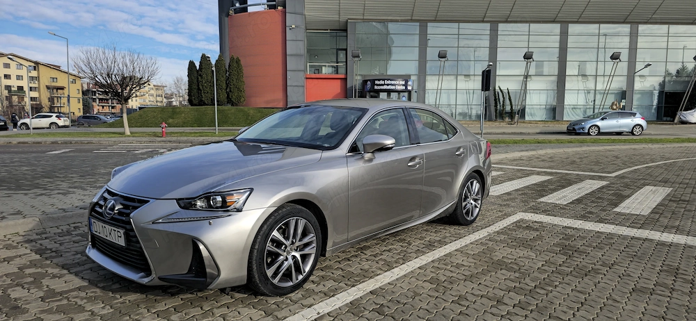 Lexus is300h 