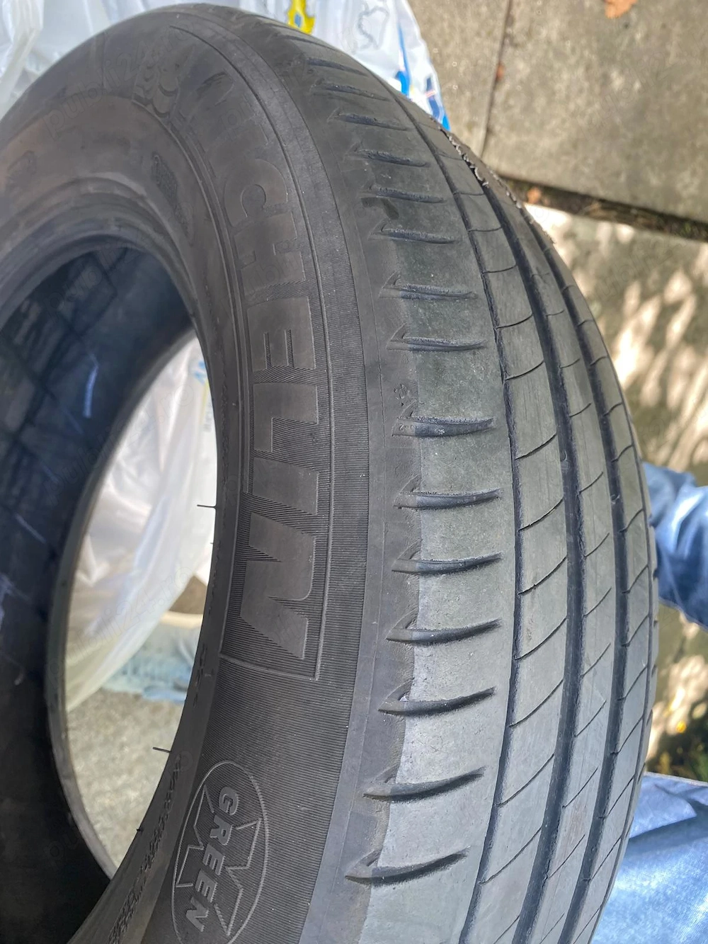 Vand 4 anvelope Michelin, profil bun, dimensiuni 215/65/17 Pret 300 lei/4 buc.