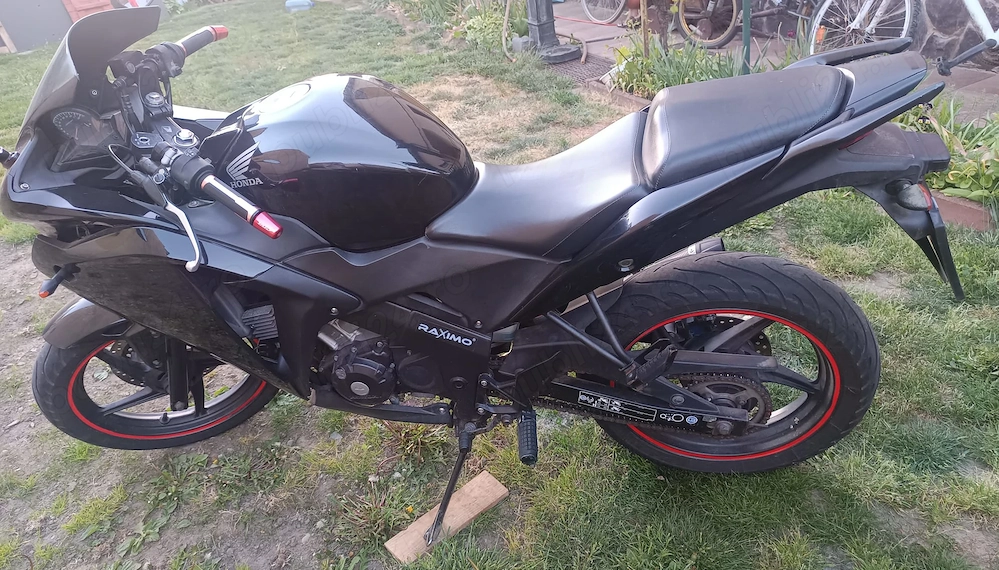 Honda CBR 125R ( 16 ANI )