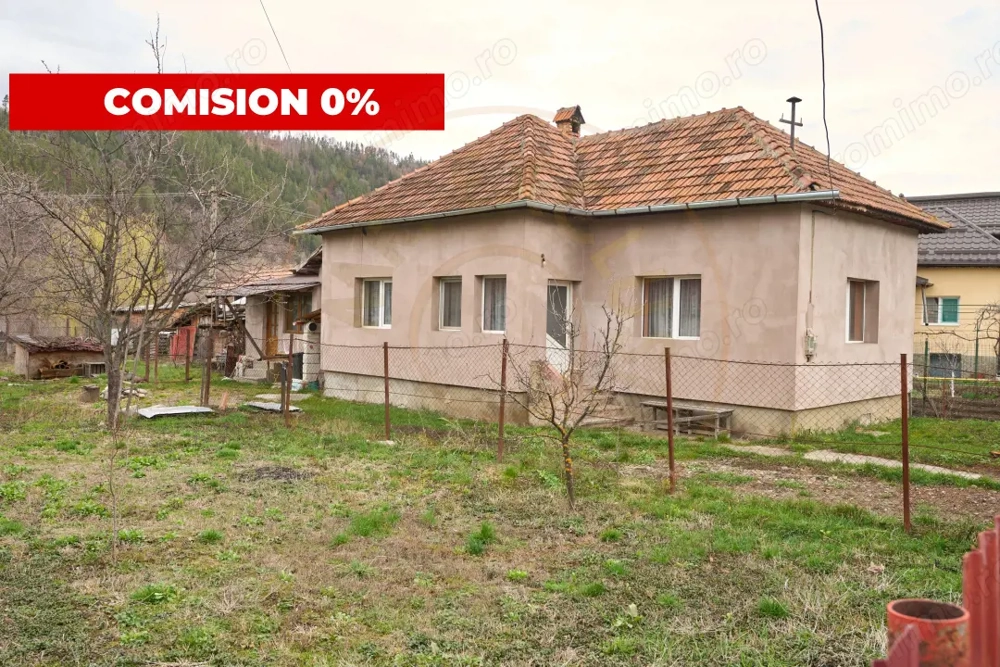 Casa individuala  Leresti la strada principala+ teren 831 mp, utilitati complete