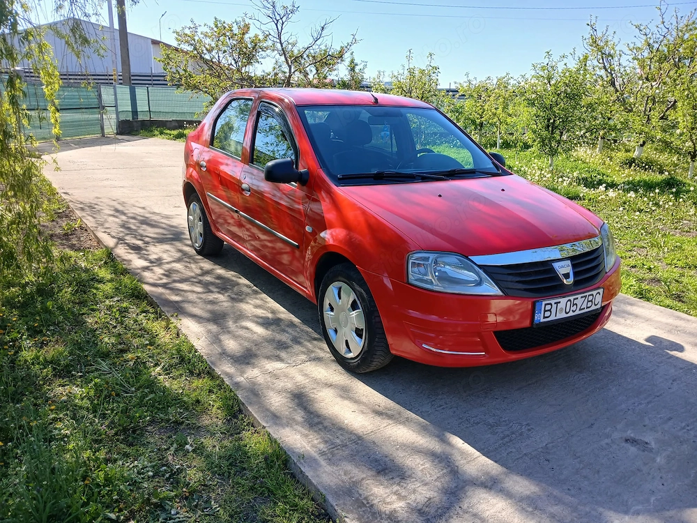 Vând Dacia Logan 