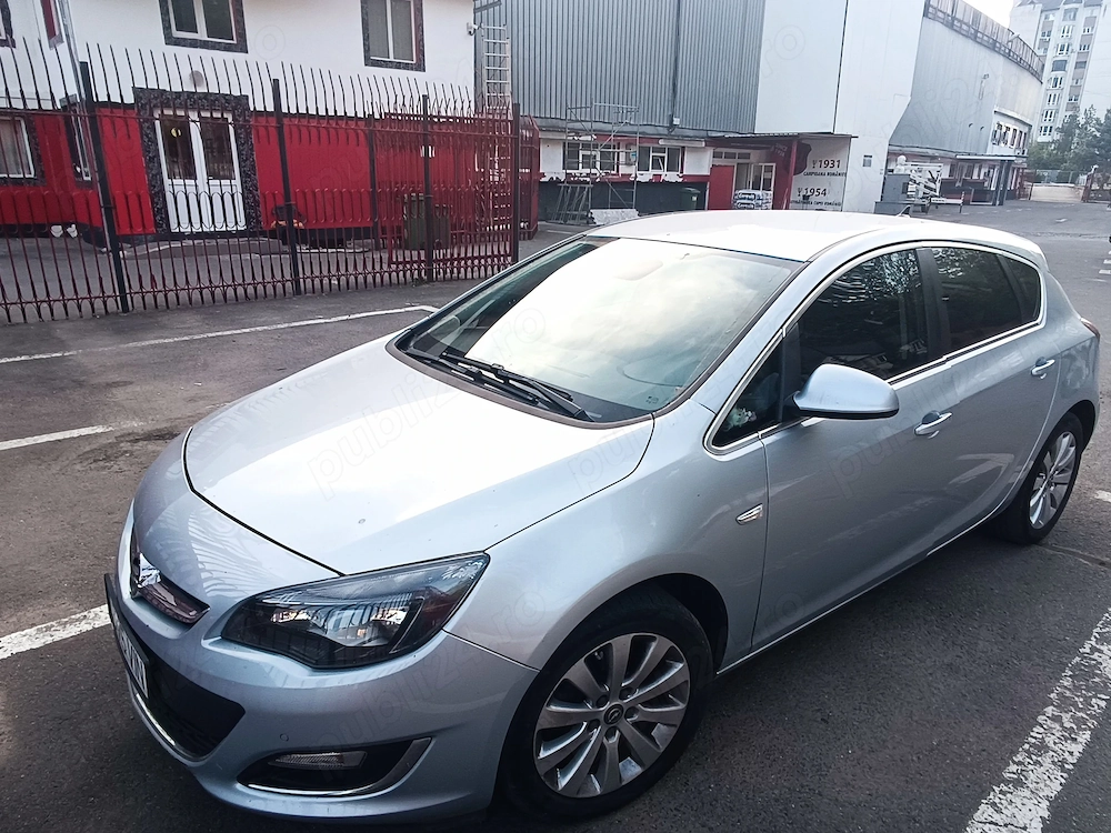 Vând Opel Astra J