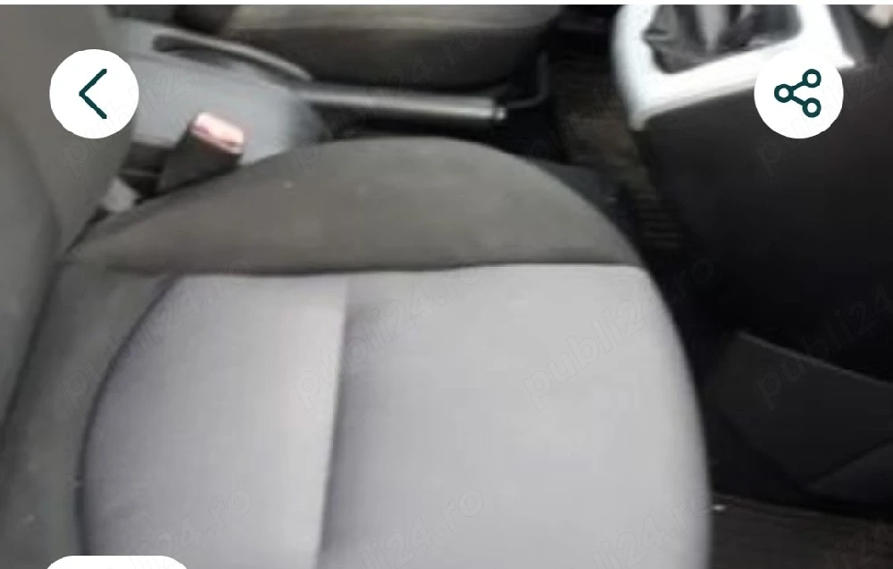 Vând Mazda cu 7 locuri