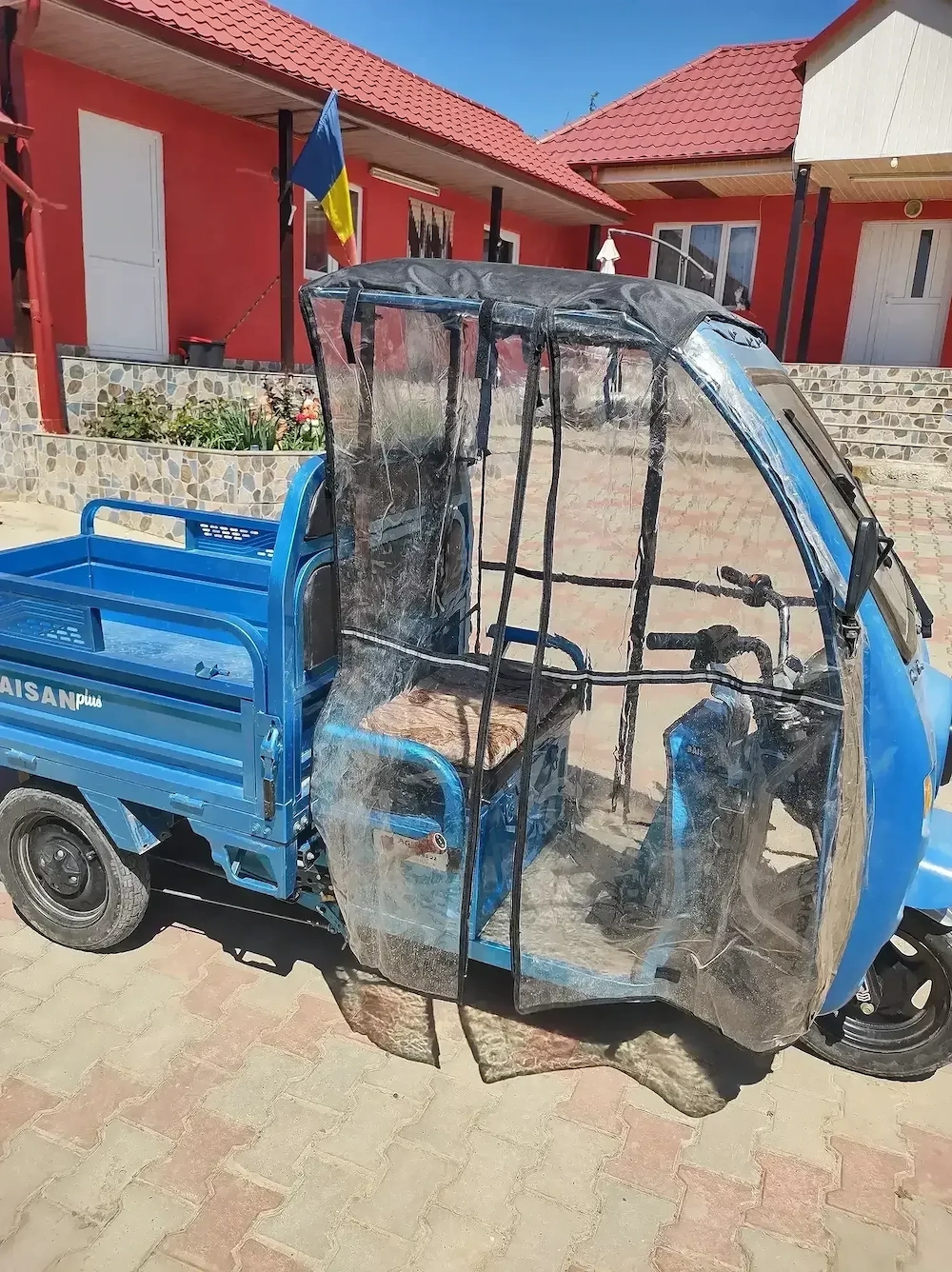 Triciclu electric marca Thor Baisan Plus cu cabina 1800 W
