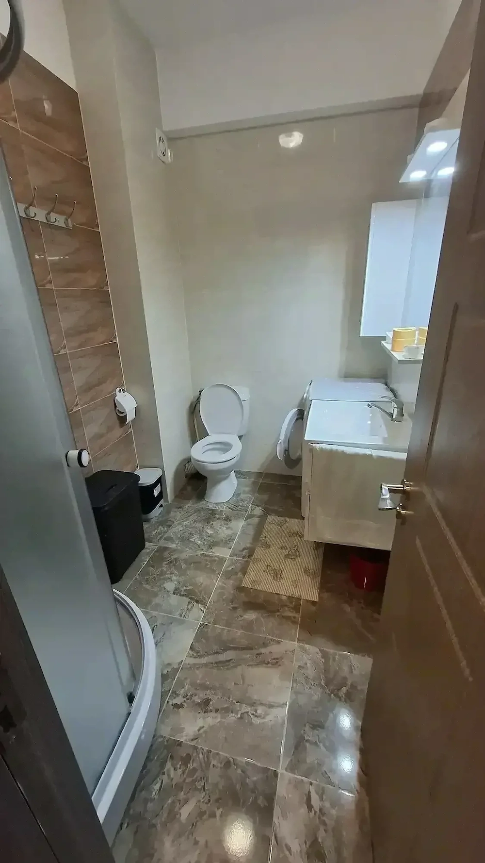 Inchiriez apartament 2 camere langa Universitatea Ovidius.