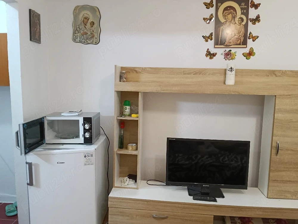 închiriez garsonieră 