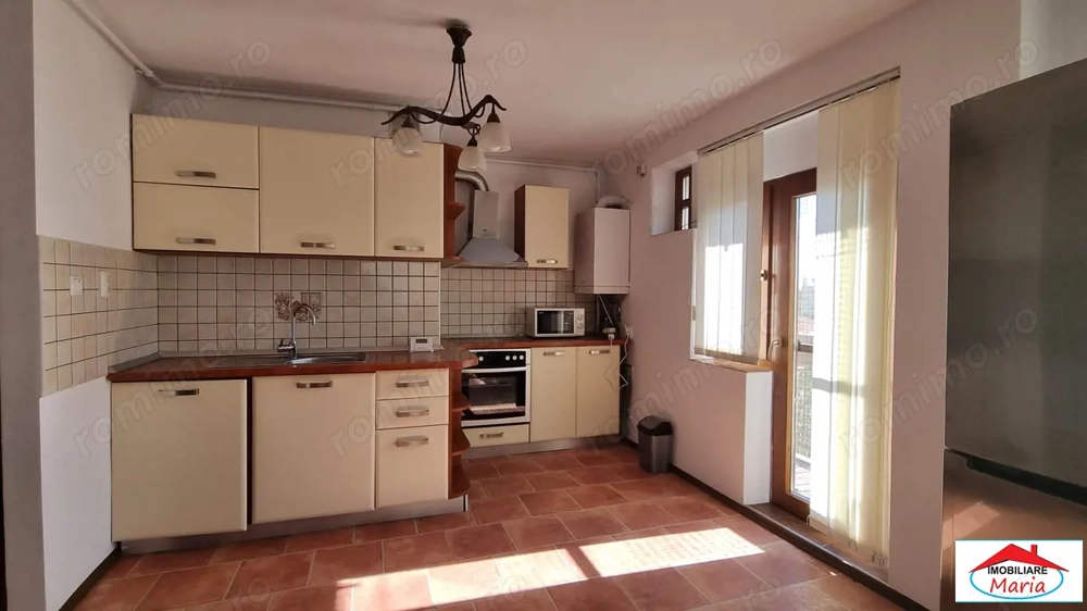 Apartament 3 camere de inchiriat in centru 