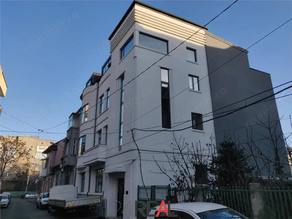 Vila de mari dimensiuni pretabila birouri - de vanzare
