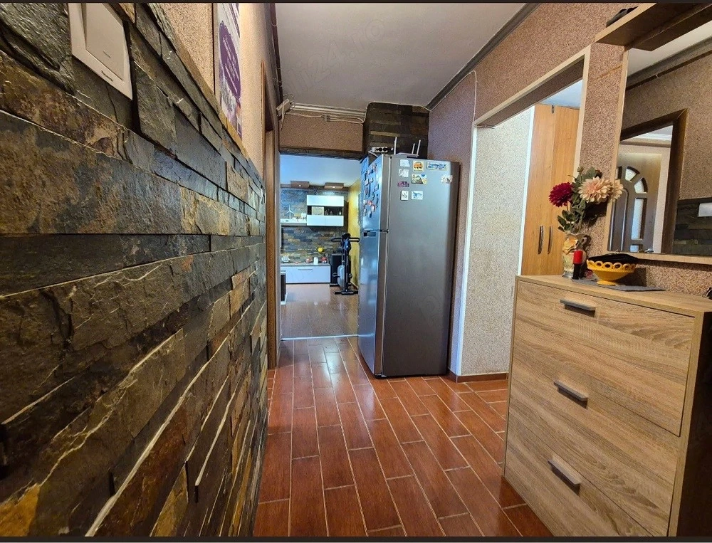 Vand apartament 3 camere parter