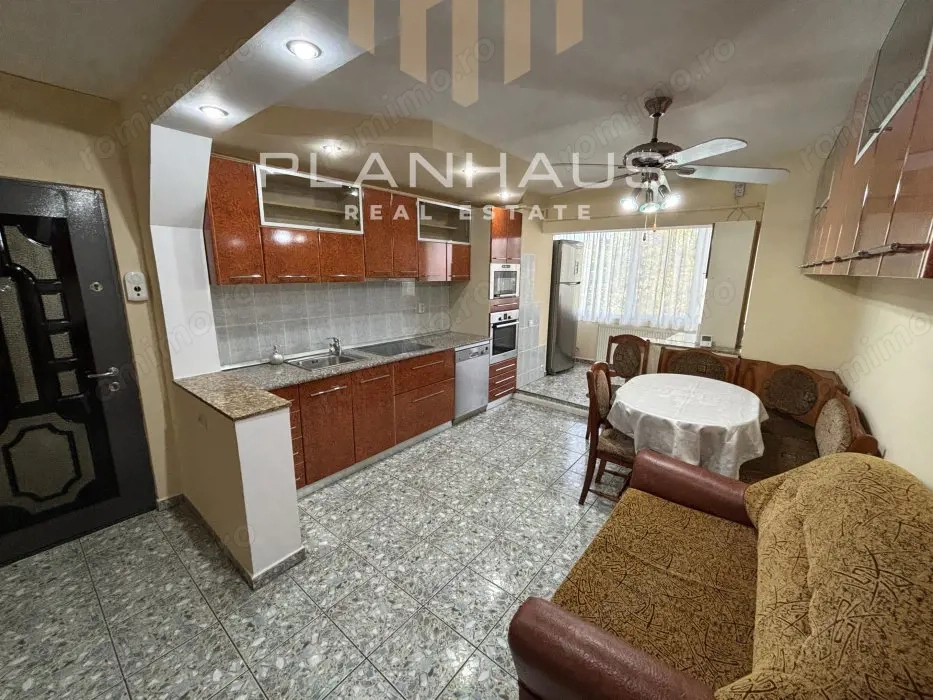 Apartament 2 camere, decomandat - bld. Republicii, zona Liana