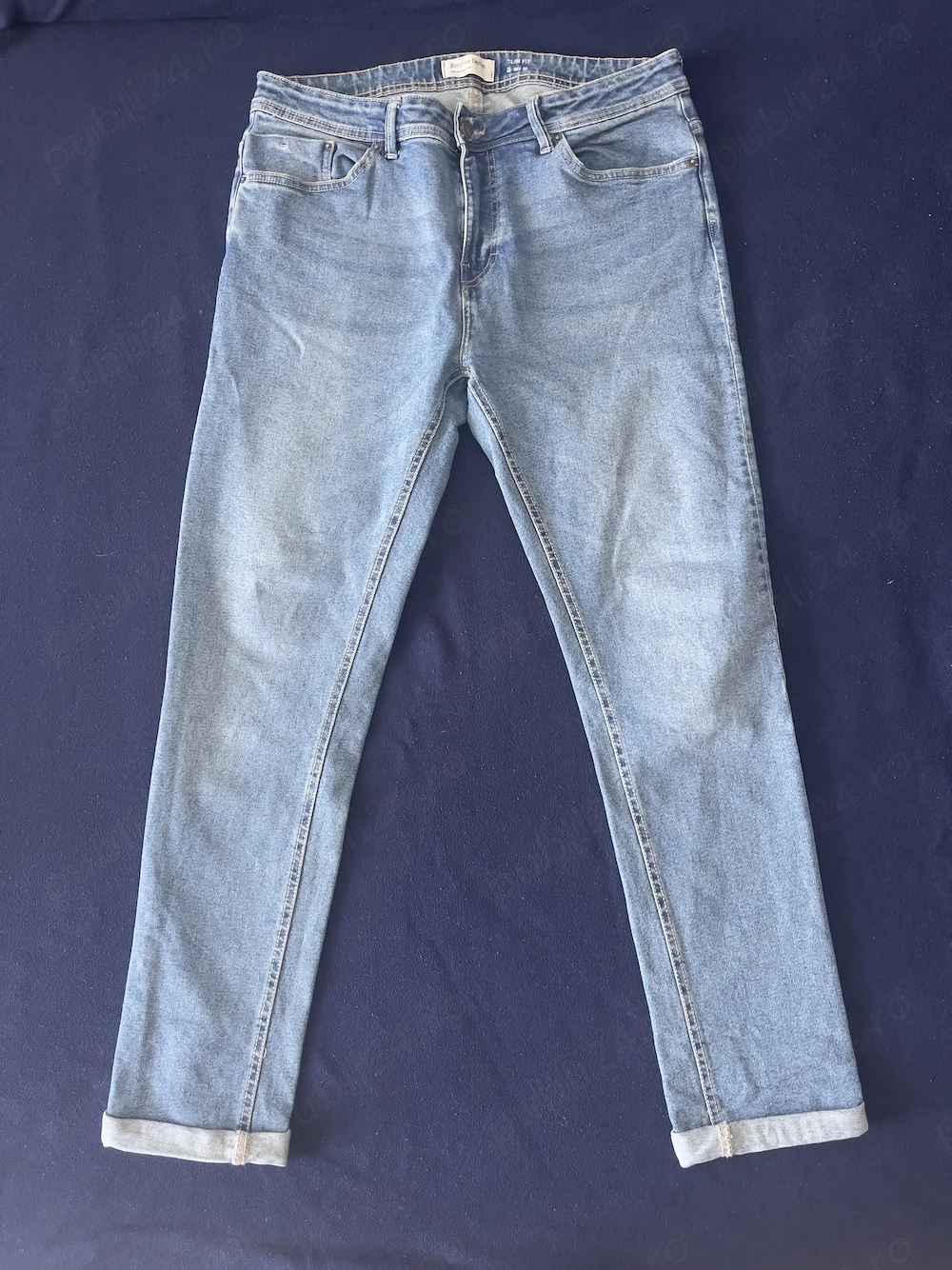 Blugi Bershka, 42, barbati, albastru, conditie excelenta