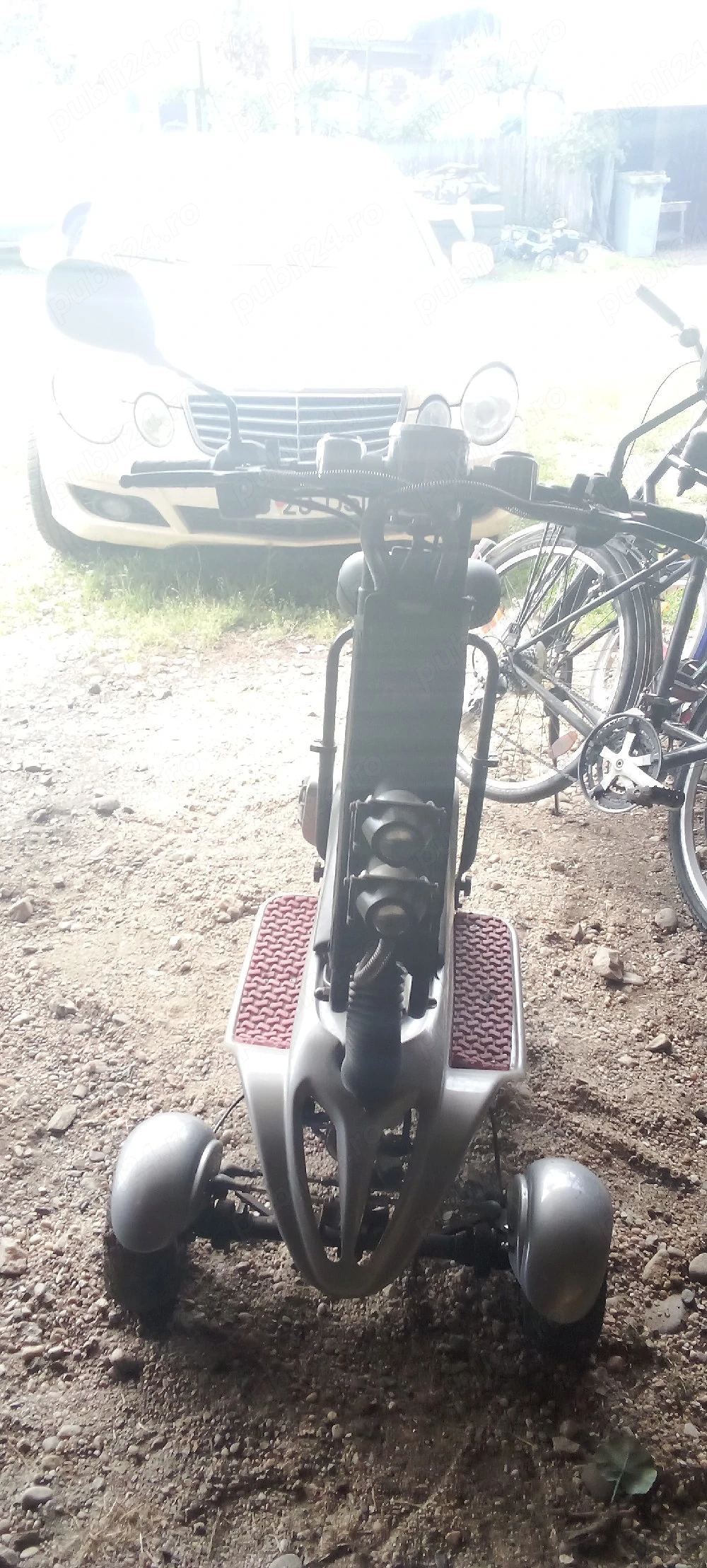 Triciclu   pe  acumulator