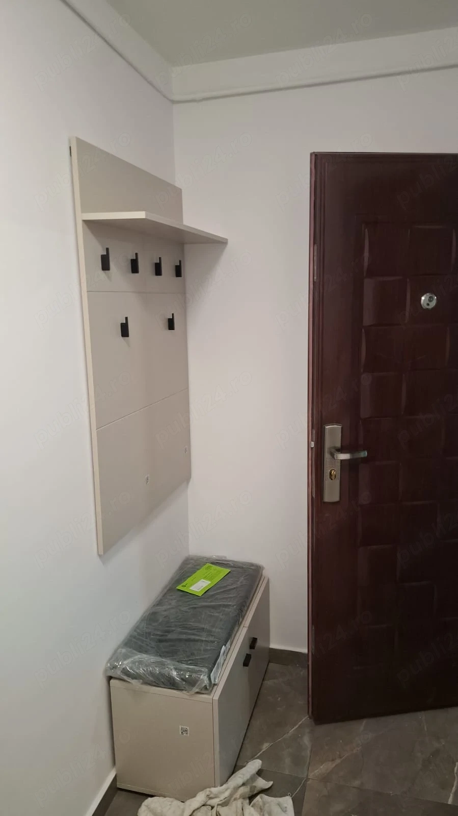 Închiriez apartament cu 2 camere