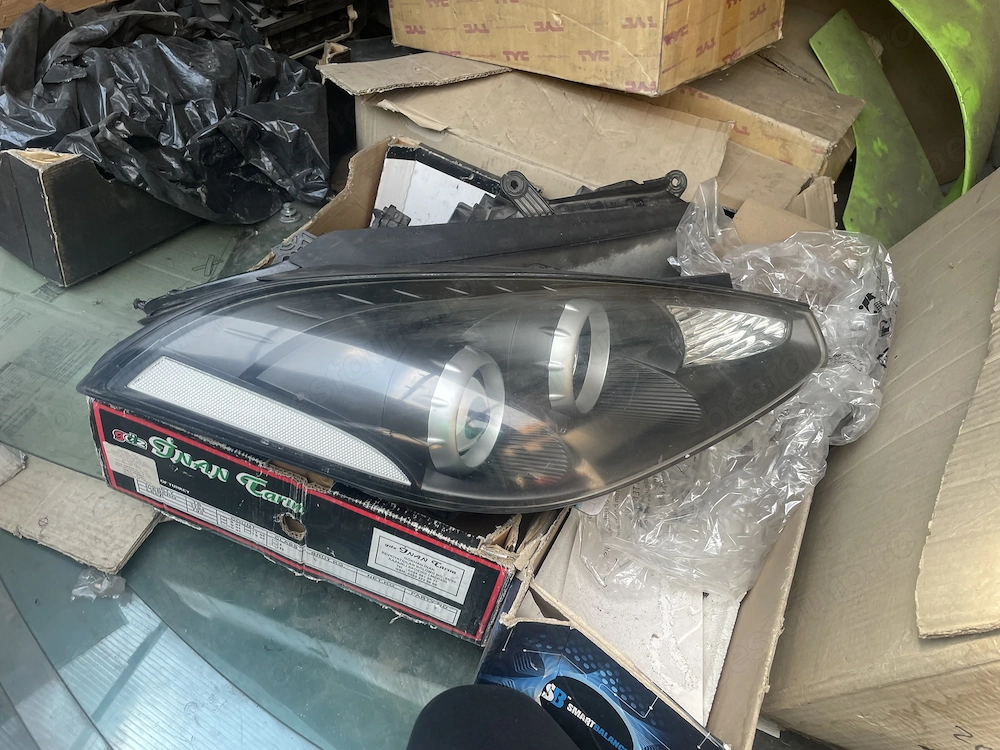Far  Hyundai coupe an 2008