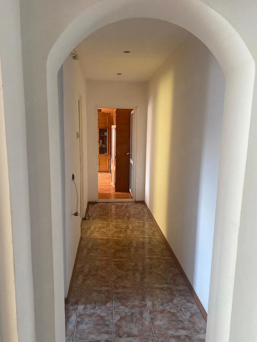 Vand apartament 3 camere   Central, Oltenița   Foarte spațios, ideal pentru tineri și familii