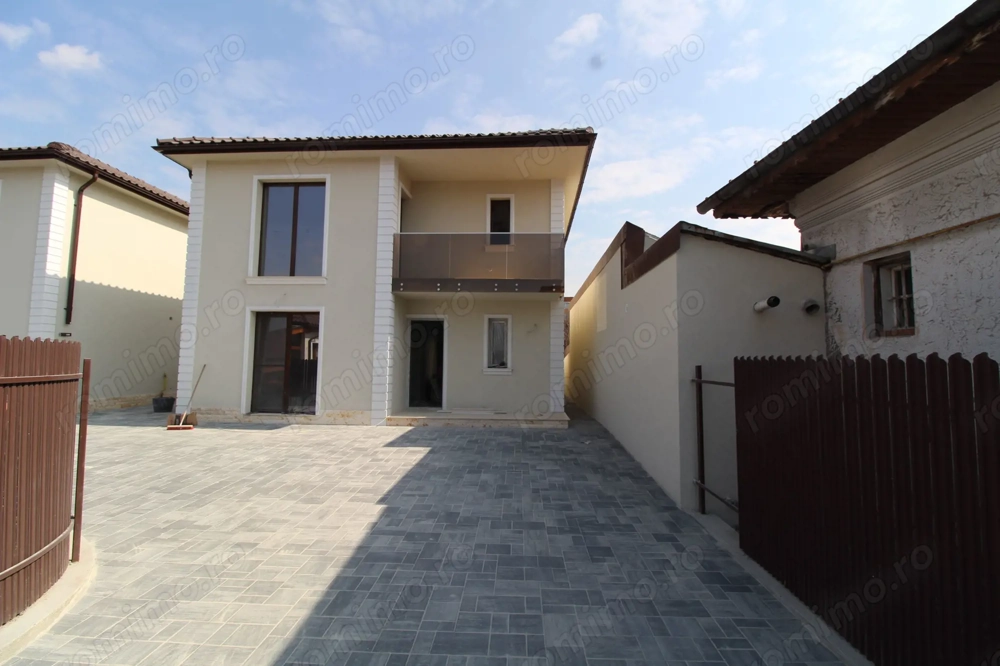 Casă P + 1, central, vis-a-vis de Stadionul Municipal