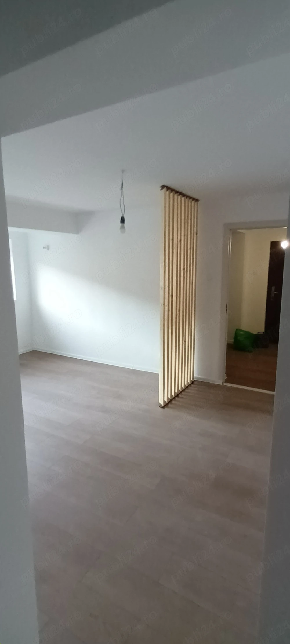 Vand apartament in spate la Intim, Reșița 
