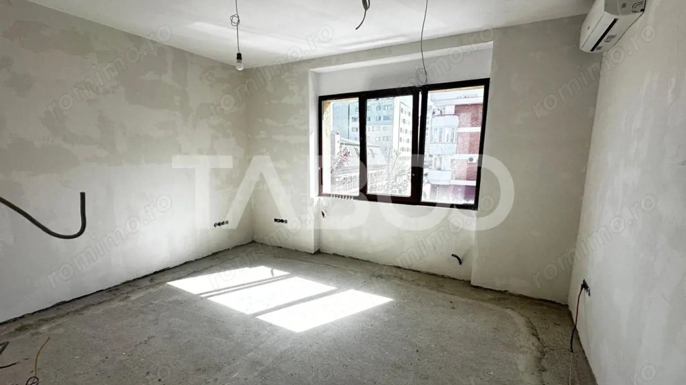 De vanzare apartament 3 camere nemobilate 56 mp cu balcon Central