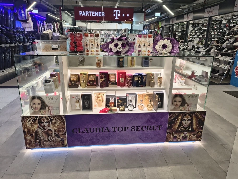 Vitrină magazin 3m cu LED și TV inclus 
