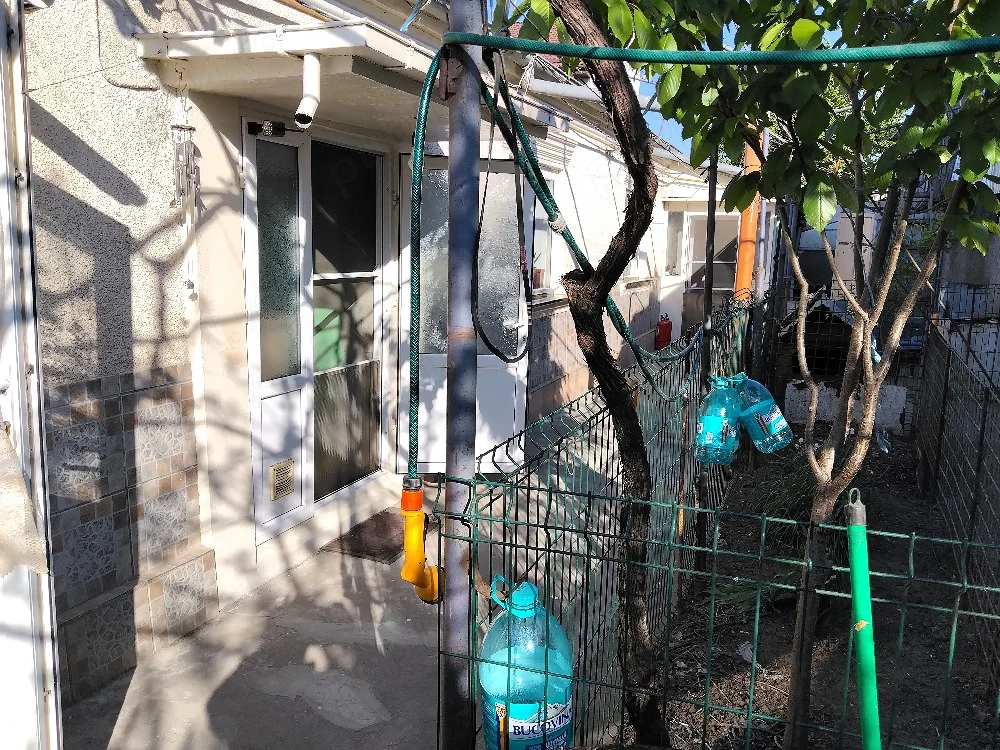 casă utilizabila cu 5 camere, 2 bai, 2 bucătării la 77000 euro 