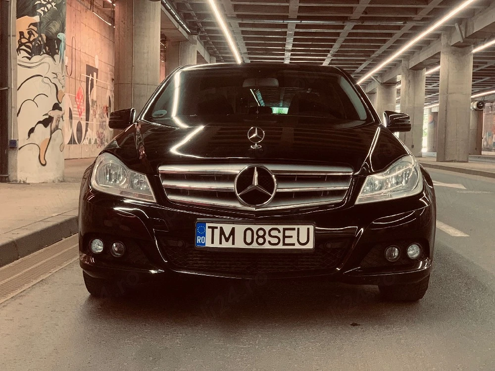 Vând Mercedes C200 