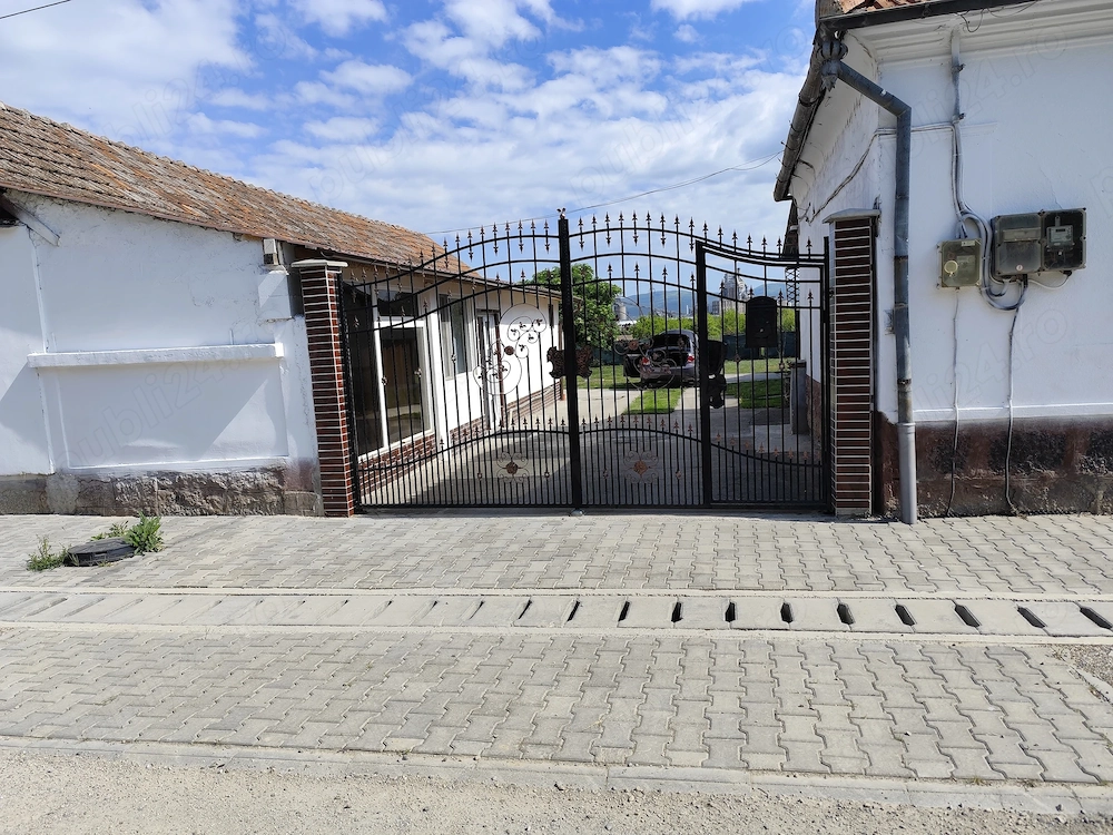 Casa de vânzare cu teren 