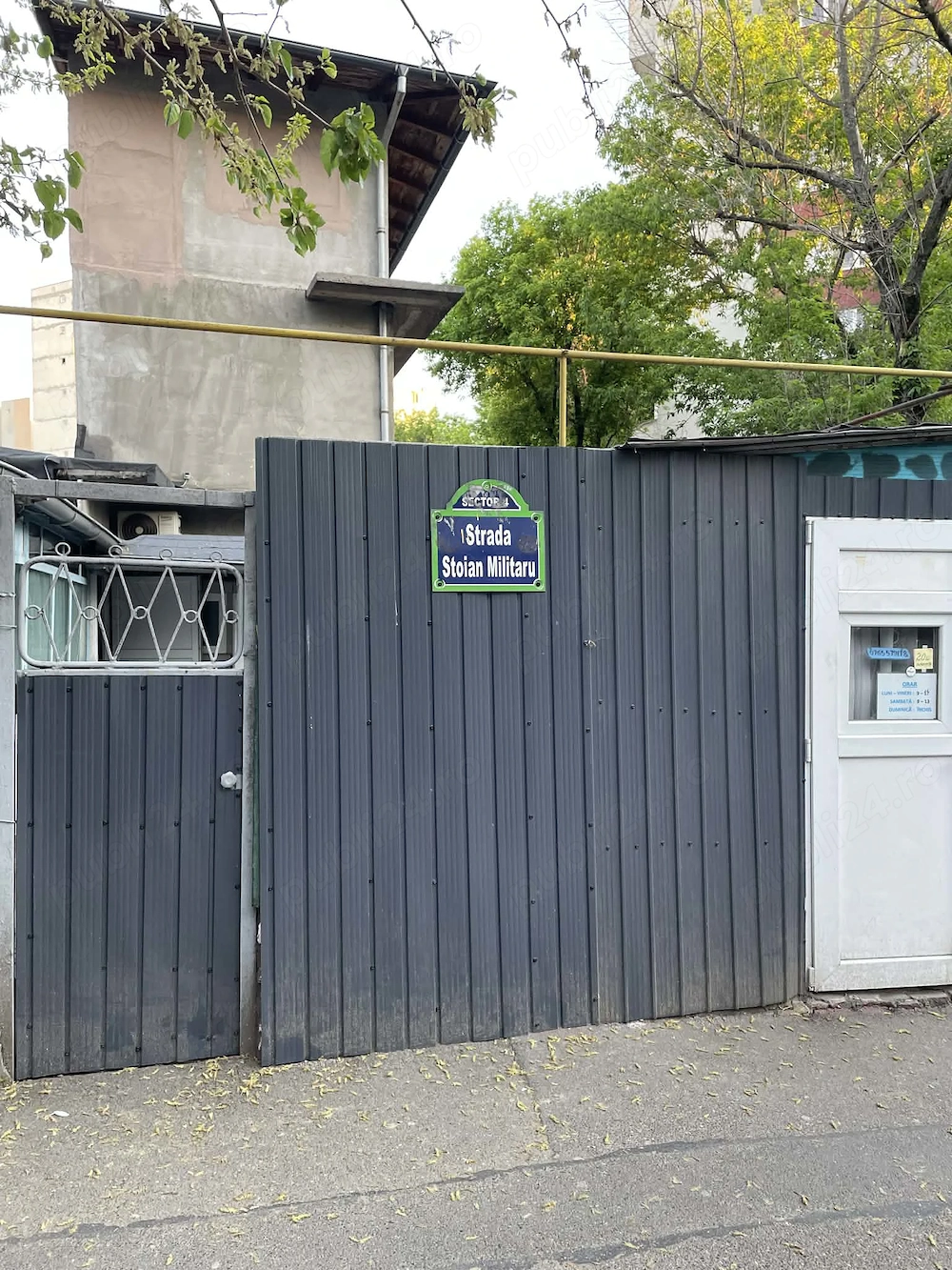 Casa la curte  Piata progresul sector 4 București 