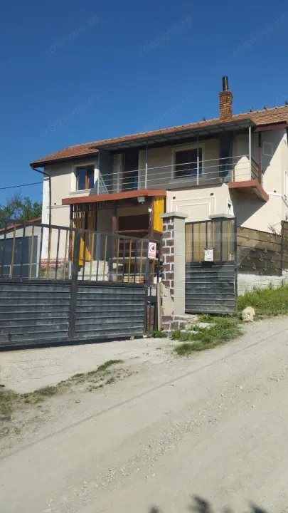 Casă individuală aproape de Castelul Banffy, Răscruci