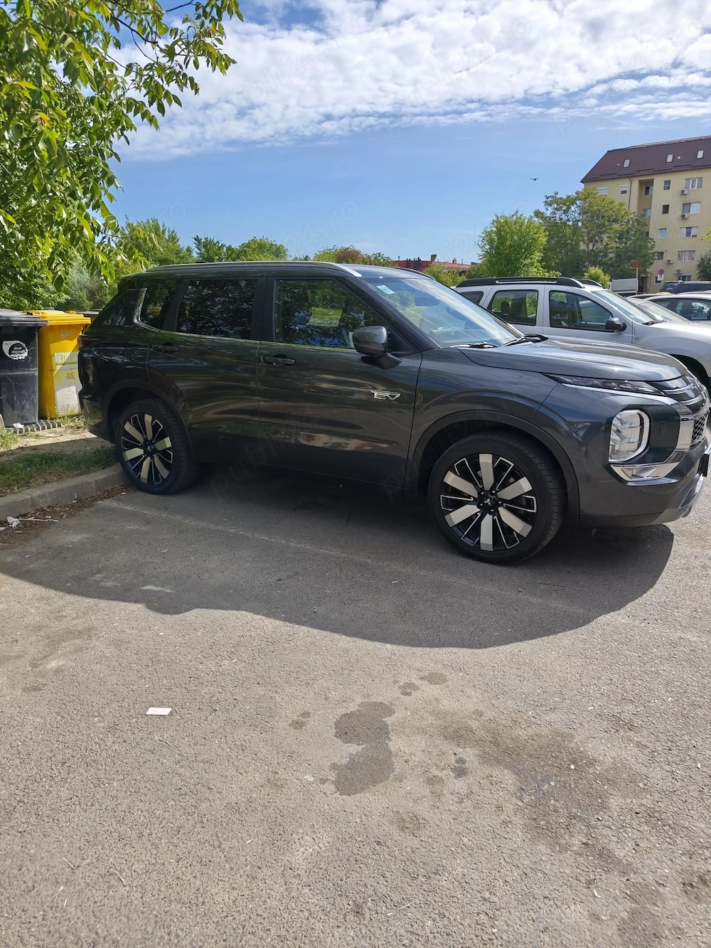 Mitsubishi Outlander PHEV 2.4L 4WD AT Intense 2025