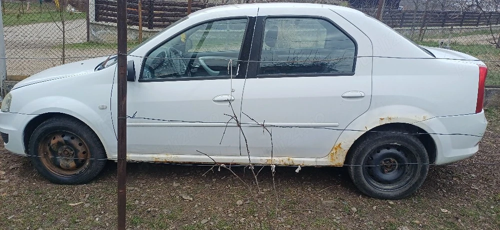dezmembrez Dacia logan
