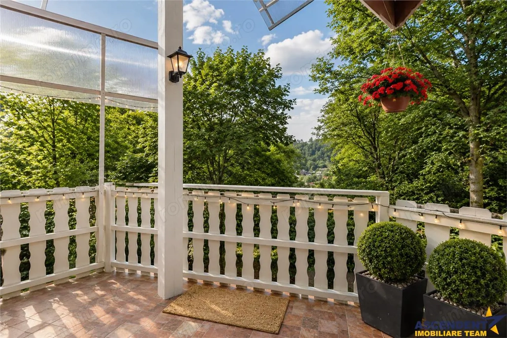 Vila traditionala, cu domeniu de 5.025 mp, pe aripa Cetatii Medievale Brasov