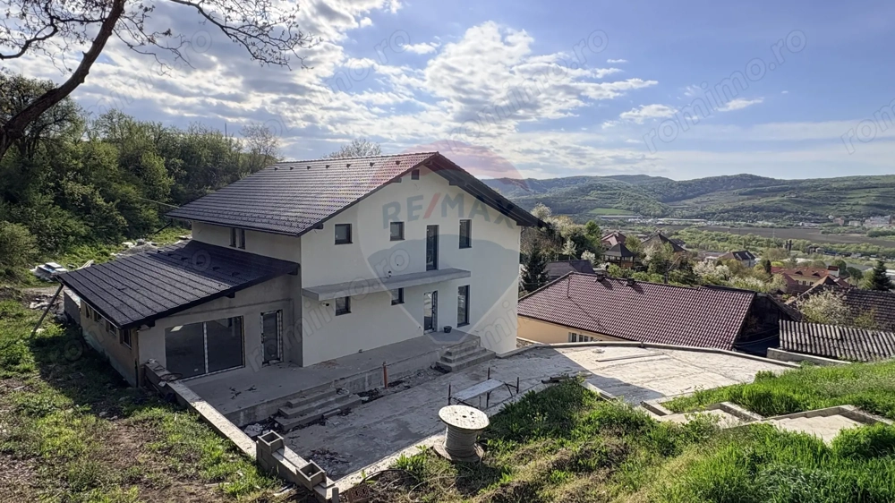 Casa noua, premium, cu panoramă superbă asupra orașului