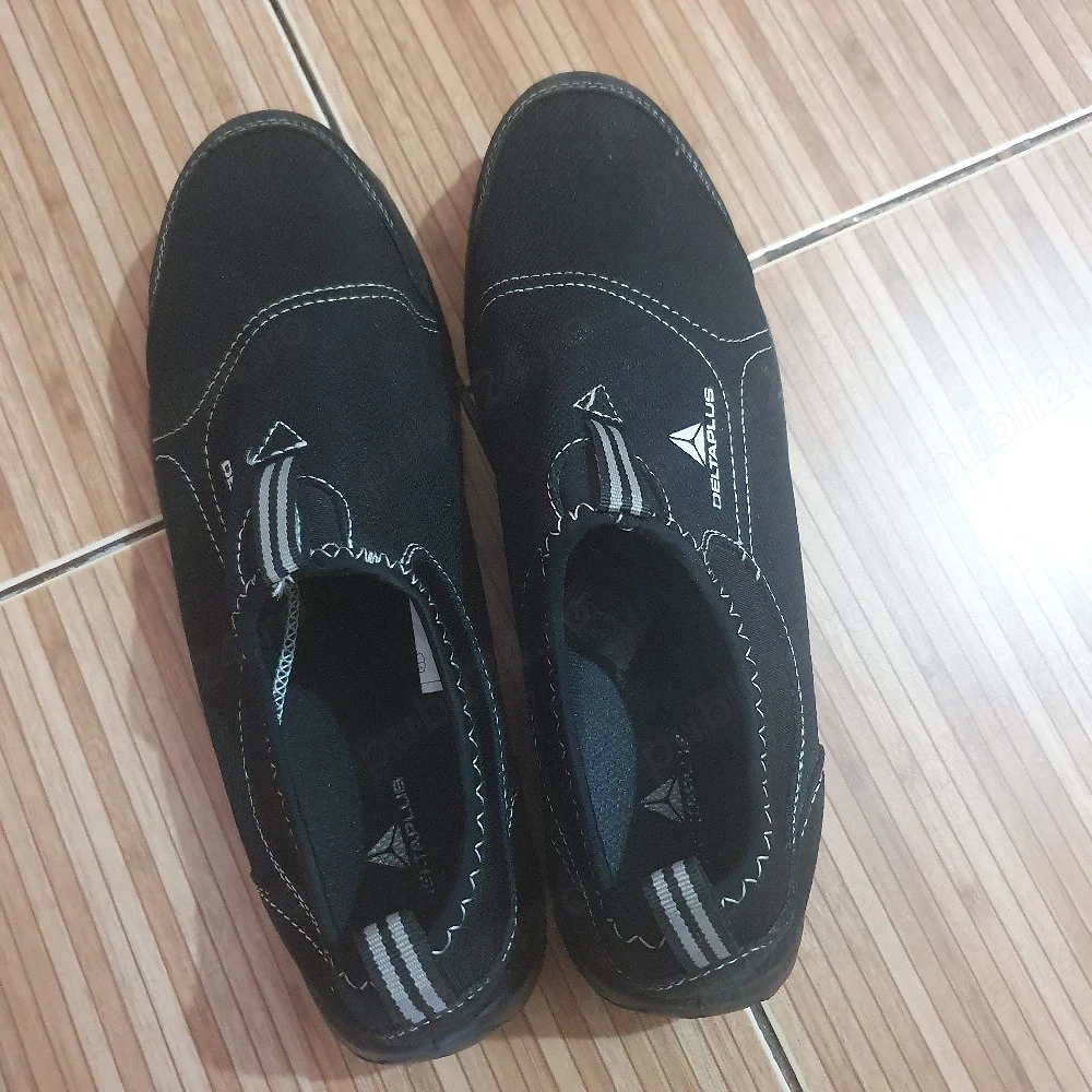 Pantofi de lucru .  Sunt noi.