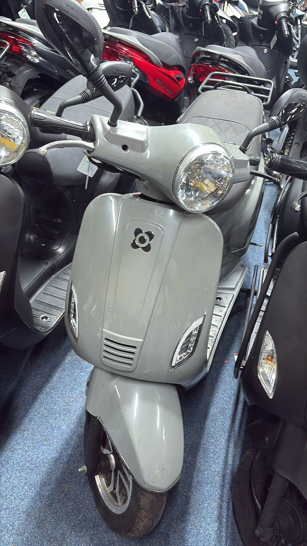 Închiriere scutere Glovo Glovo scooter rental.