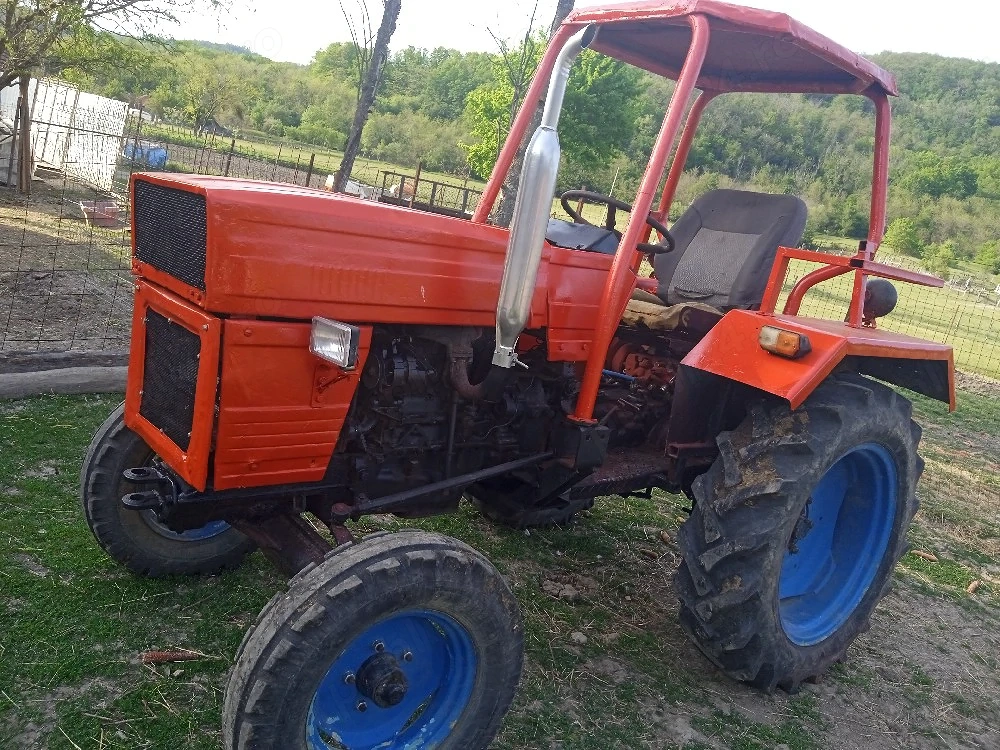 Vând tractor 445