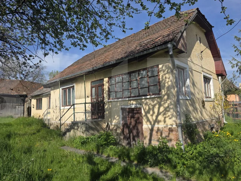 Casa de caramida cu 4 camere